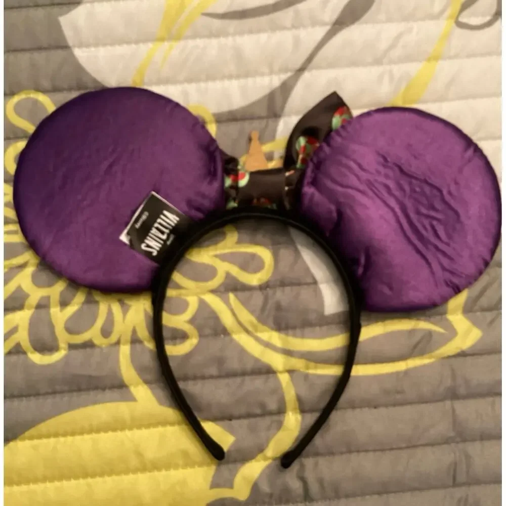 NWOT Disney Villain Evil Queen Poison Apple Purple Sequin Ear Black Bow Headband